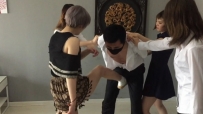 ���鵰���ޡ�4SȺŰ�۷�-��Ů��ʦЯŮѧ����ͬ���ܱ�̬ѵ������